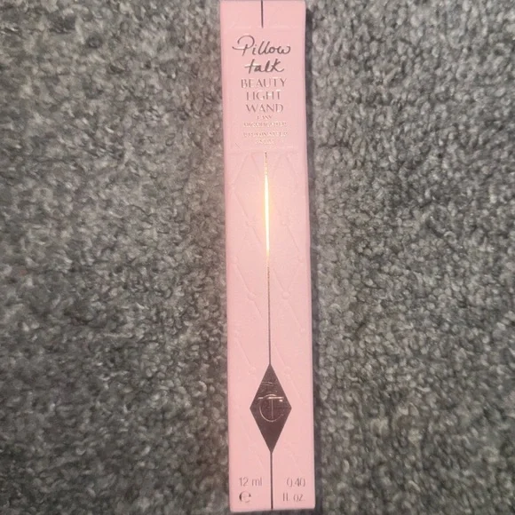 Charlotte Tilbury Beauty Light Wand in Pillow Talk! - Picture 2 of 4
